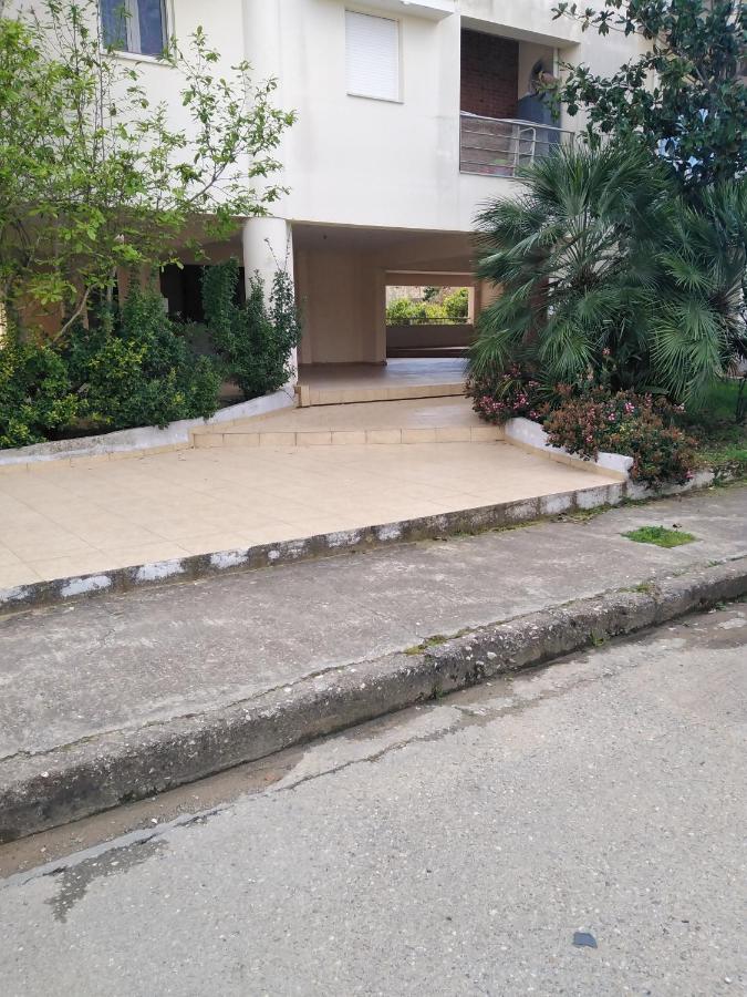 Hommie Apartment Amaliada Exterior foto